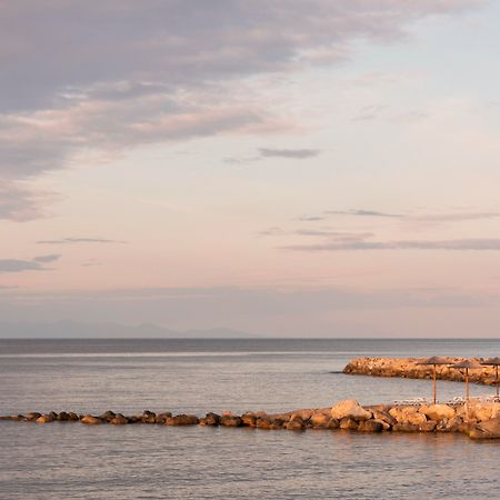 Calma Beach Hotel ستافروس المظهر الخارجي الصورة